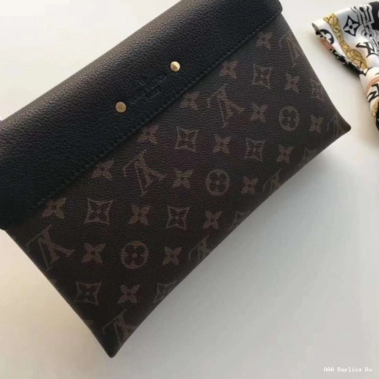 AAA Replica Ru Vuitton PALLAS CHAIN Louis 0812